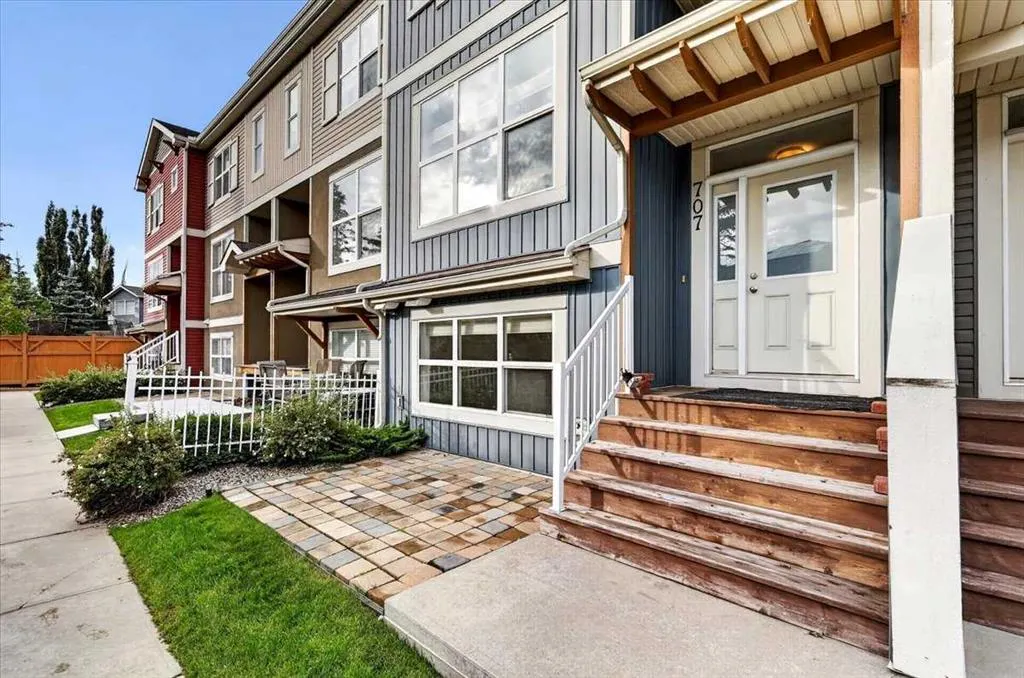 10 Auburn Bay Avenue SE #707