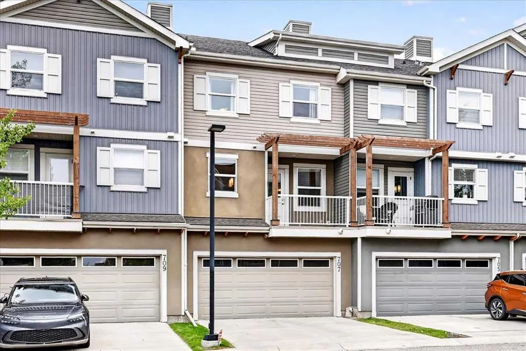 10 Auburn Bay Avenue SE #707