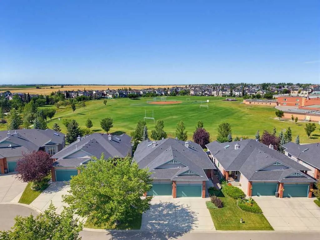 111 Invermere Close