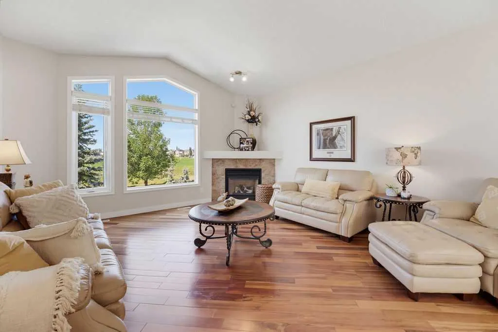 111 Invermere Close