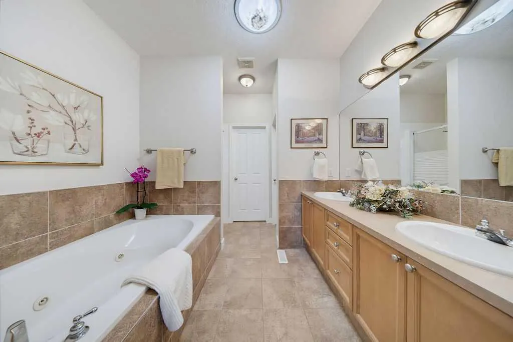 111 Invermere Close