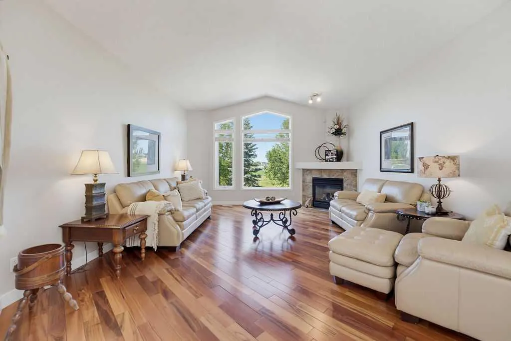 111 Invermere Close