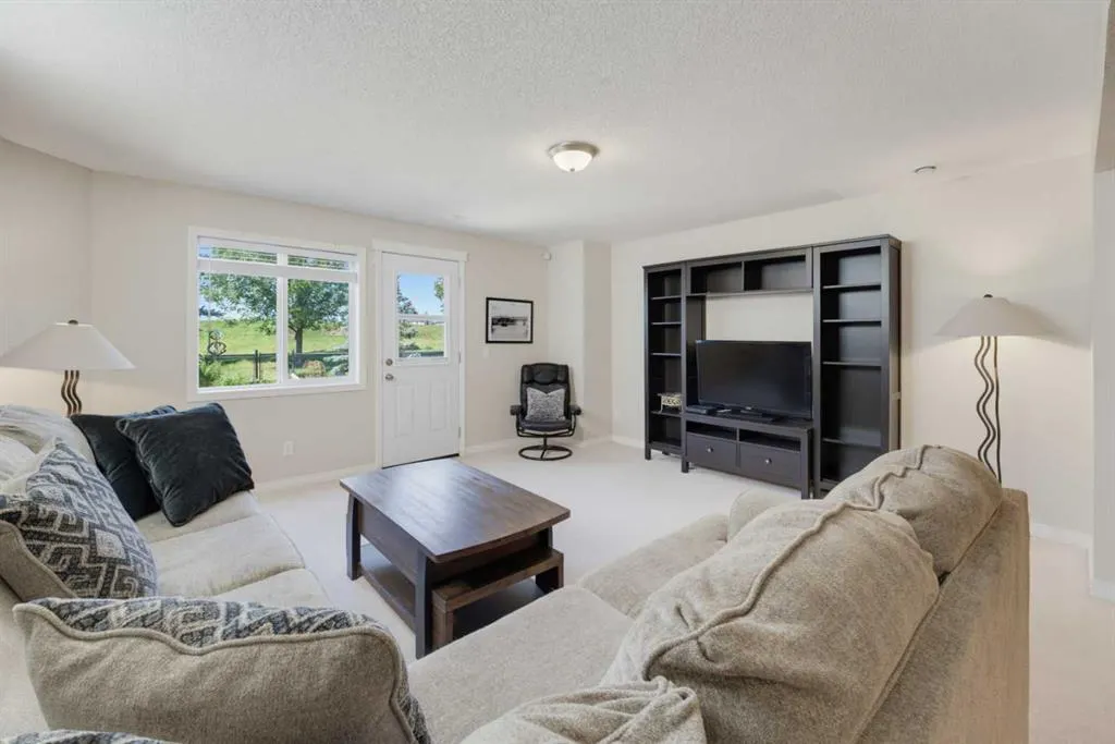 111 Invermere Close