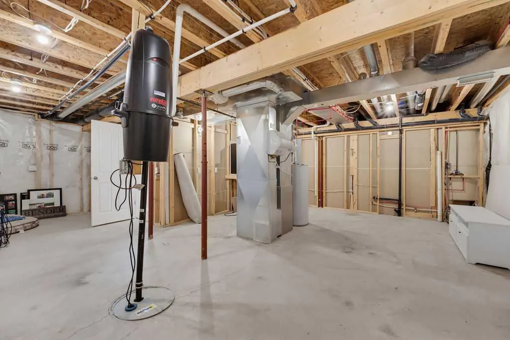 111 Invermere Close