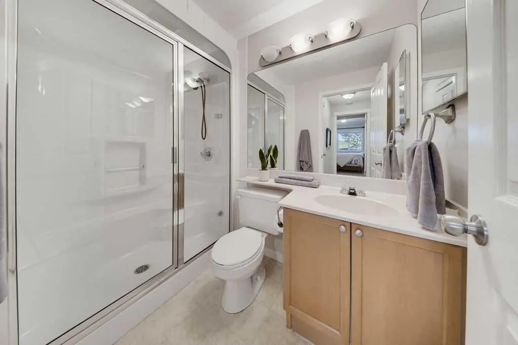 111 Invermere Close