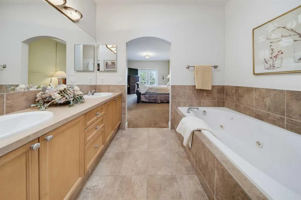 111 Invermere Close