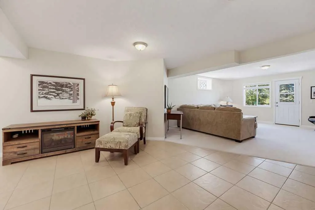 111 Invermere Close