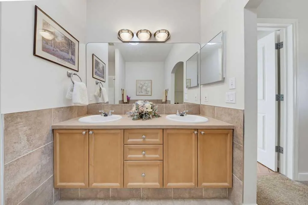 111 Invermere Close