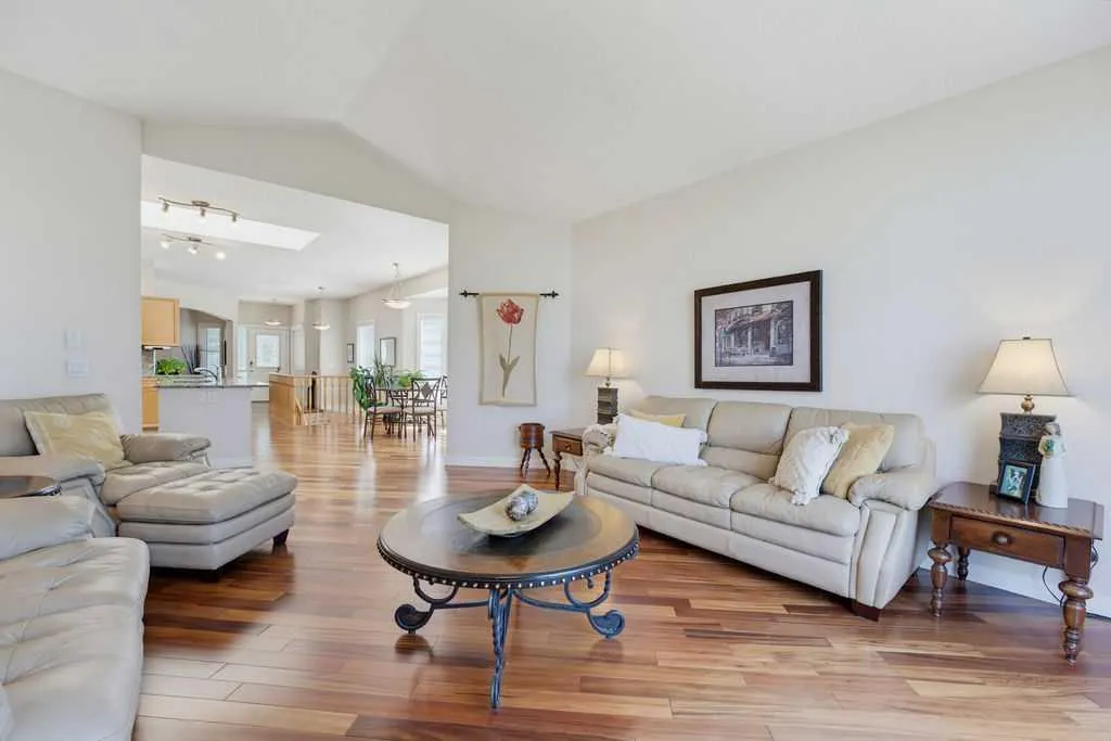 111 Invermere Close