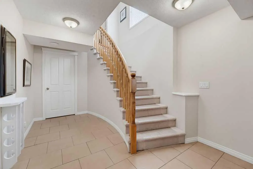 111 Invermere Close