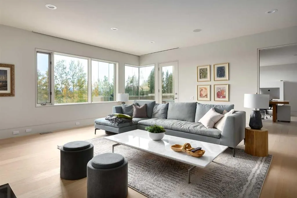 25102 Lower Springbank Road