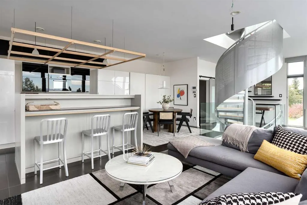 25102 Lower Springbank Road