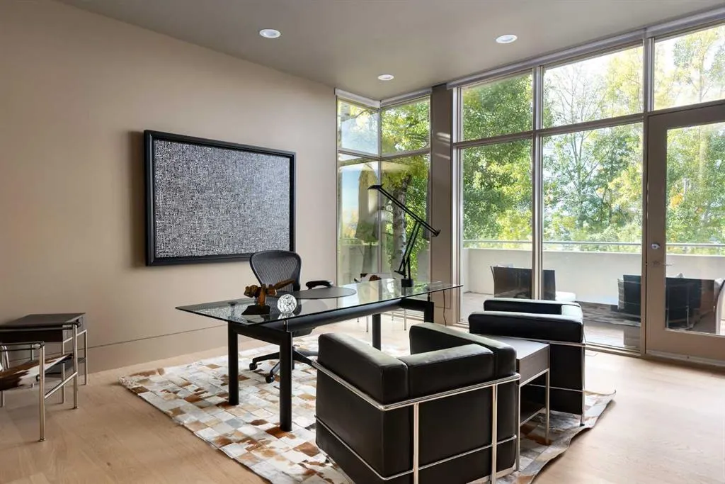 25102 Lower Springbank Road