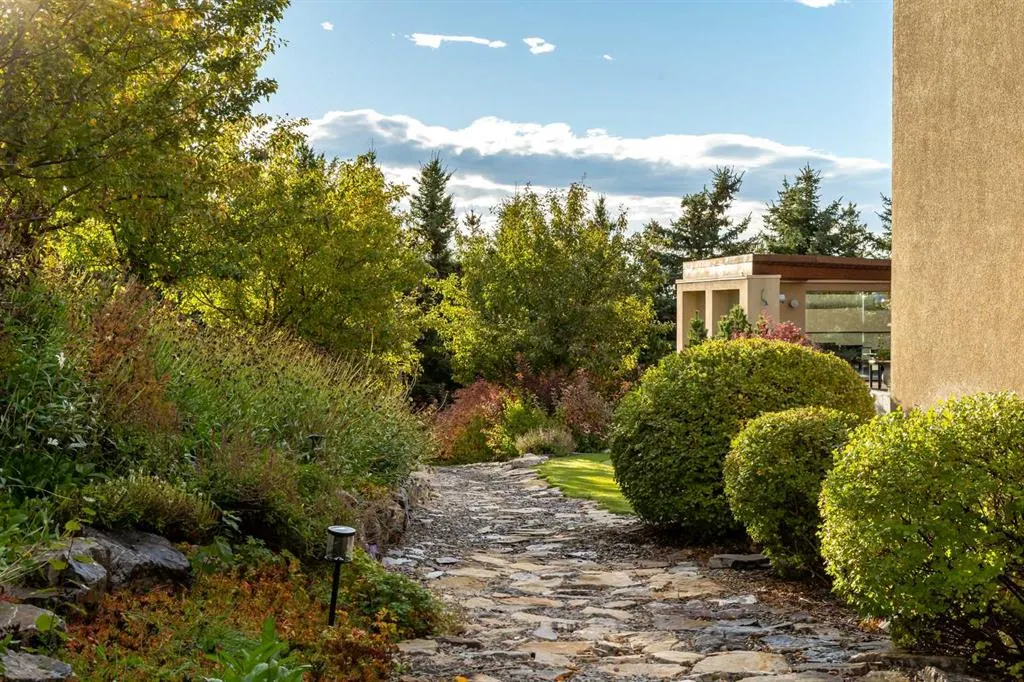 25102 Lower Springbank Road