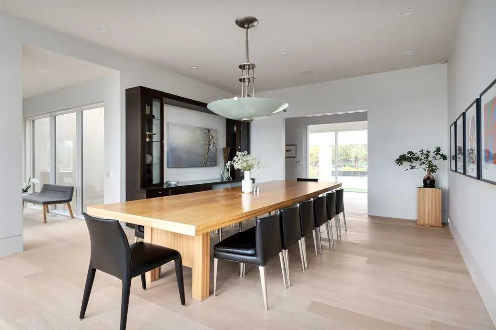 25102 Lower Springbank Road