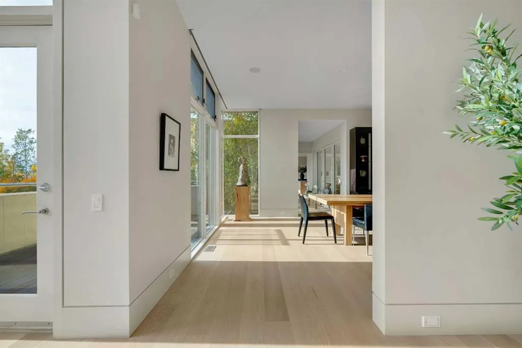 25102 Lower Springbank Road