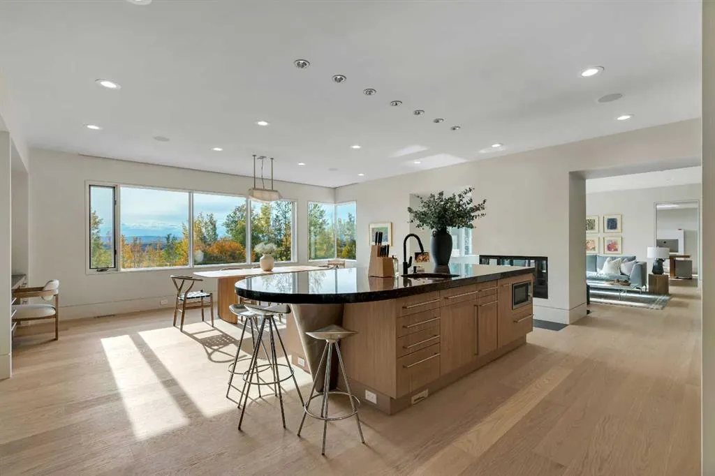 25102 Lower Springbank Road