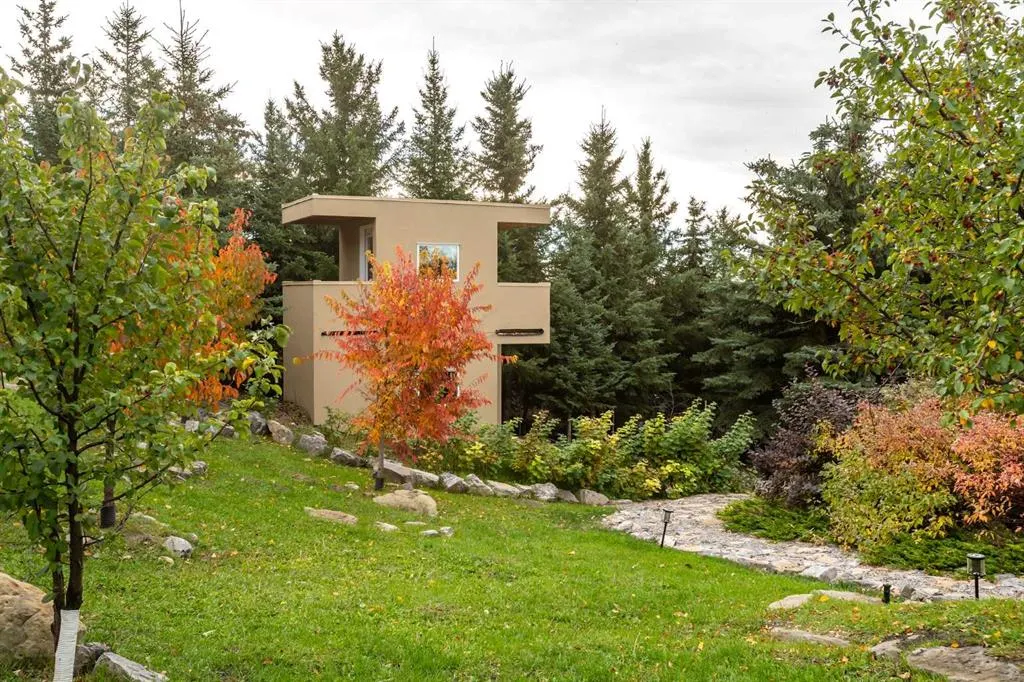 25102 Lower Springbank Road