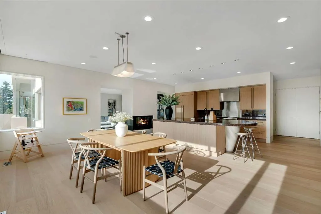 25102 Lower Springbank Road