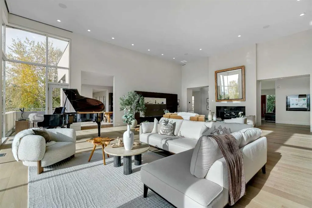 25102 Lower Springbank Road