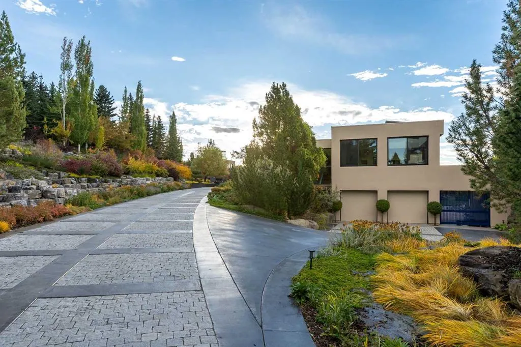 25102 Lower Springbank Road