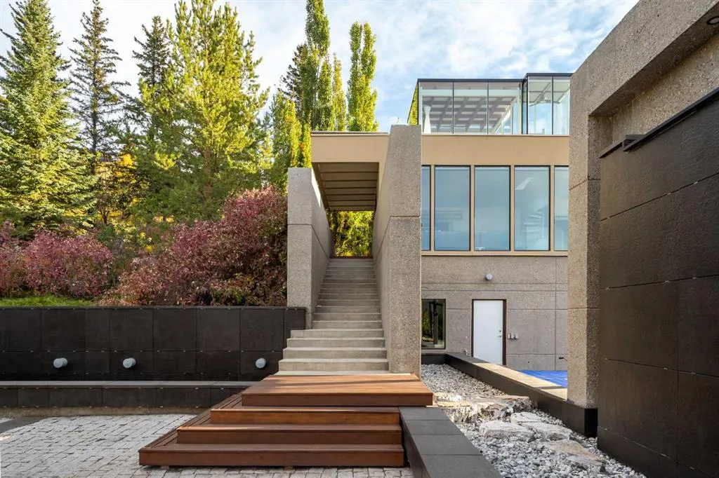 25102 Lower Springbank Road