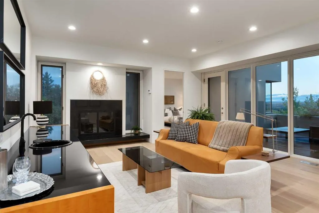 25102 Lower Springbank Road