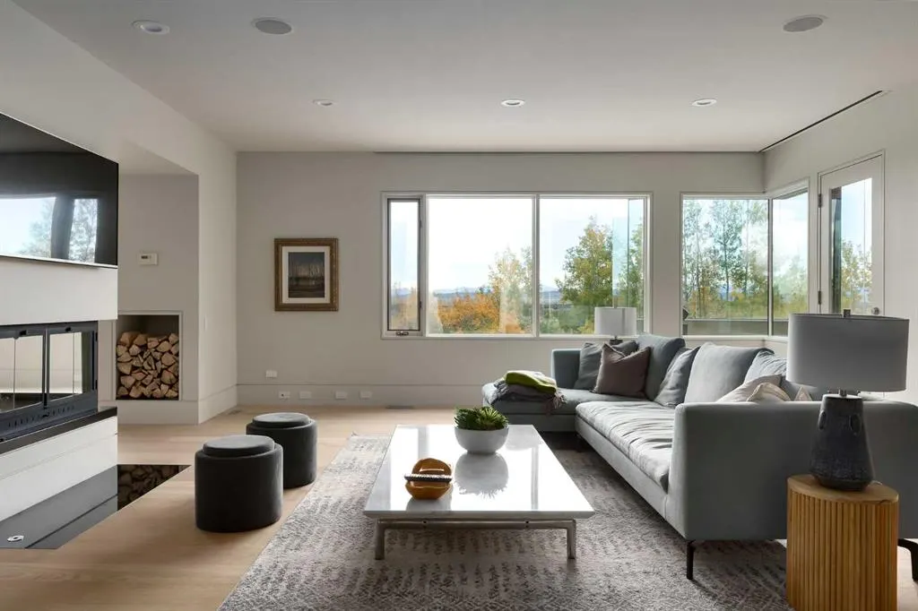 25102 Lower Springbank Road