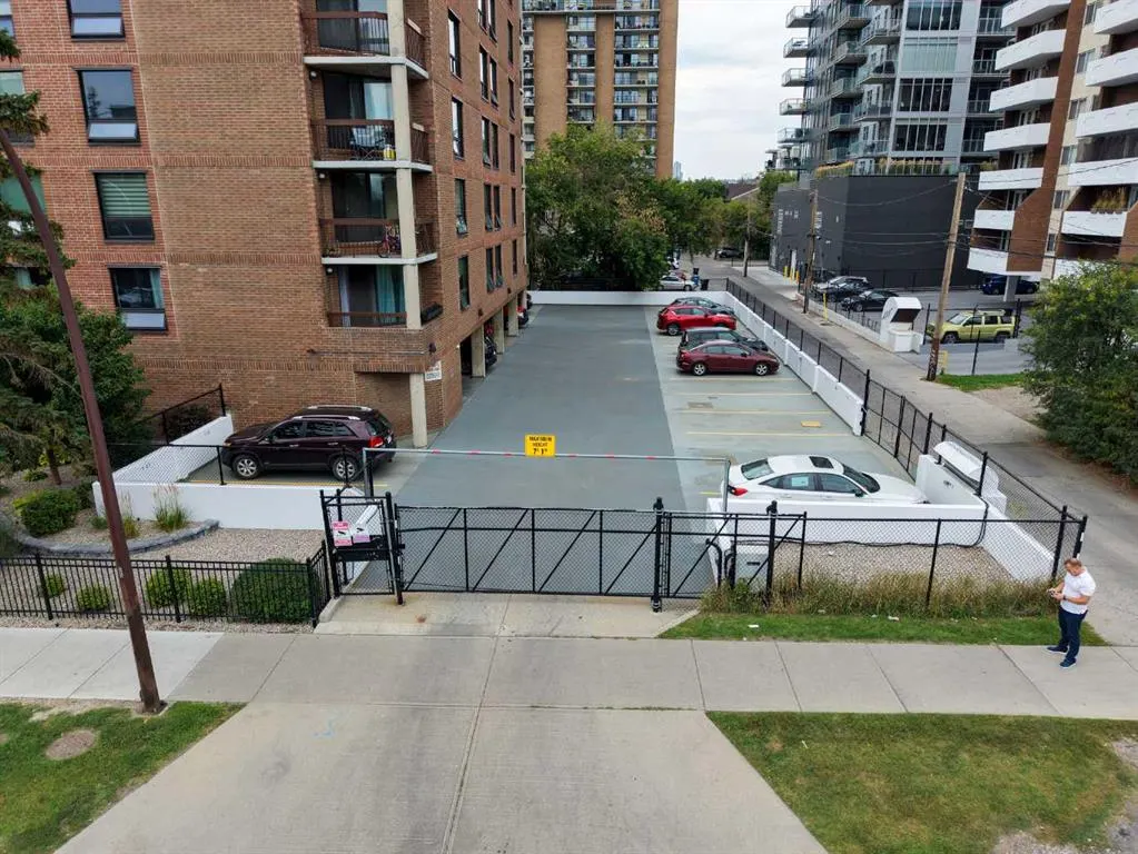 1304 15 Avenue SW #220