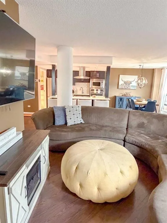 1304 15 Avenue SW #220
