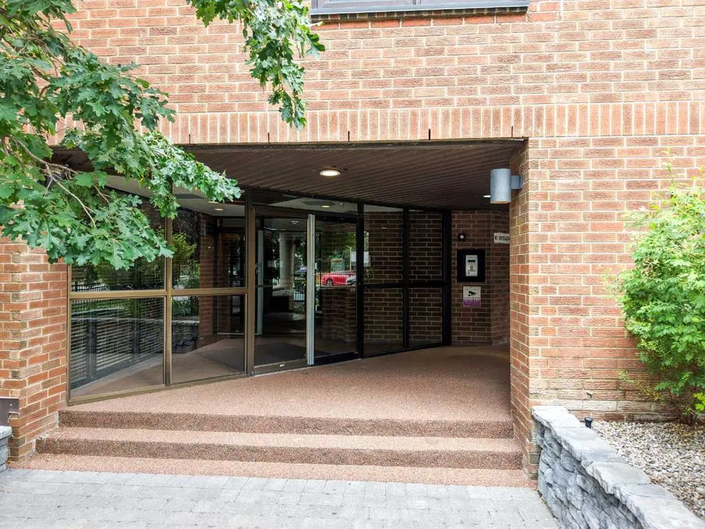 1304 15 Avenue SW #220