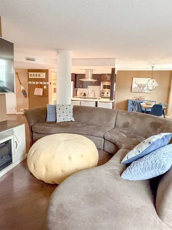 1304 15 Avenue SW #220