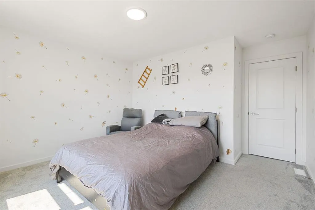 147 Royston Rise NW