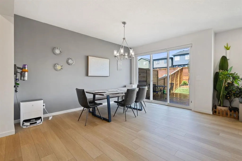 147 Royston Rise NW