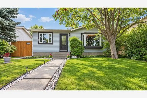 55 Macewan Park Way NW