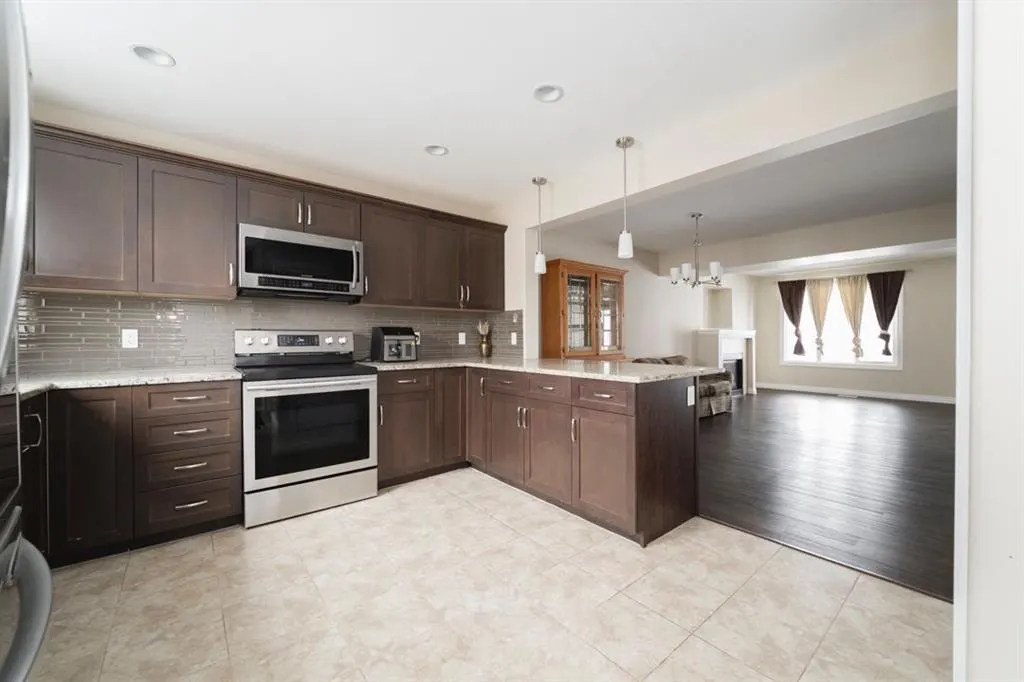 240 Comeau Crescent