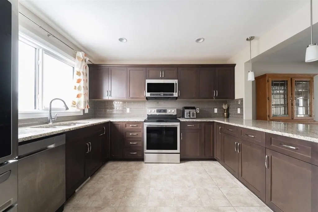 240 Comeau Crescent