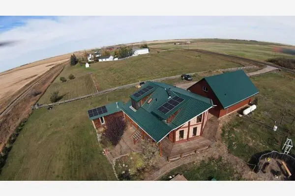 642193 104 Street E