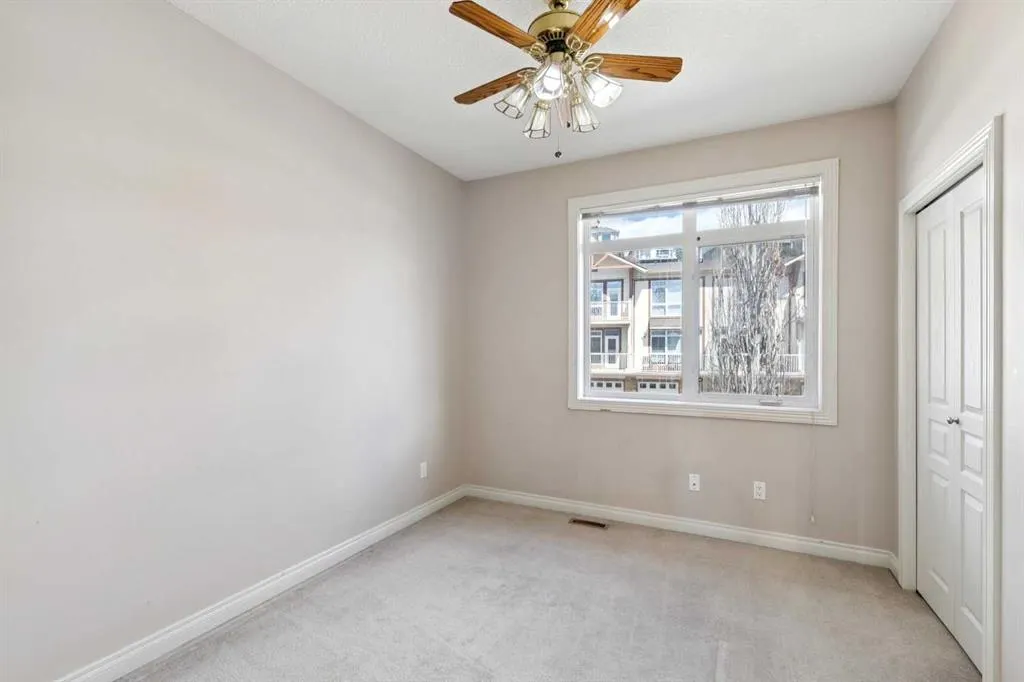 169 Rockyledge View NW #14