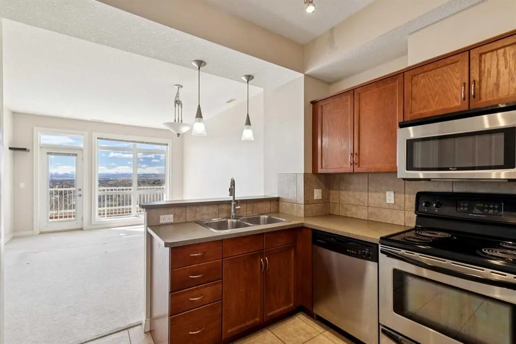 169 Rockyledge View NW #14