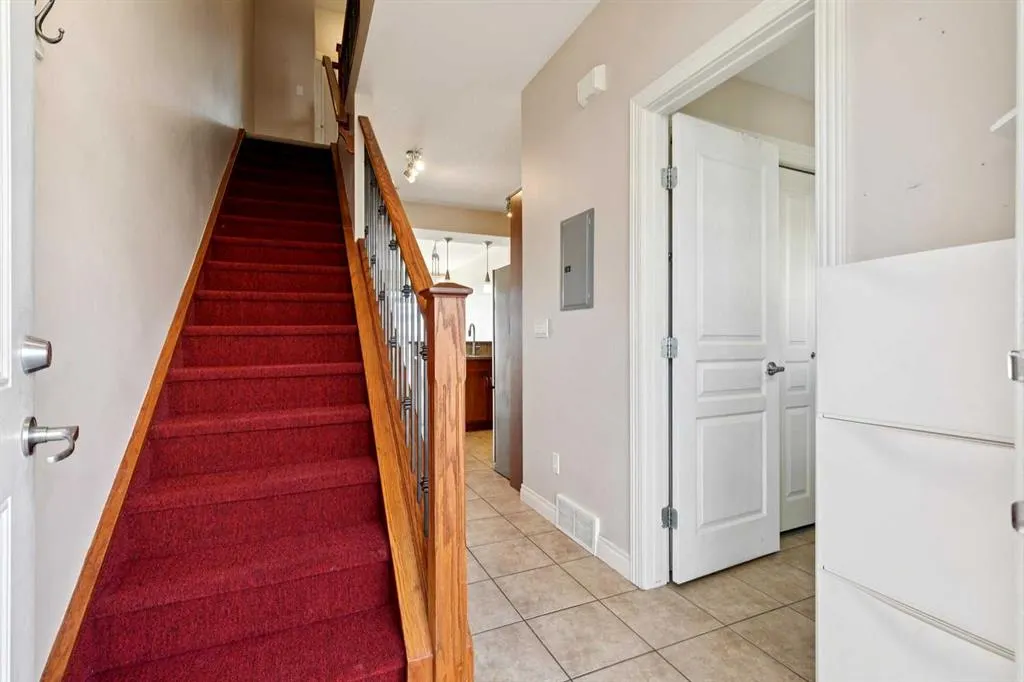 169 Rockyledge View NW #14