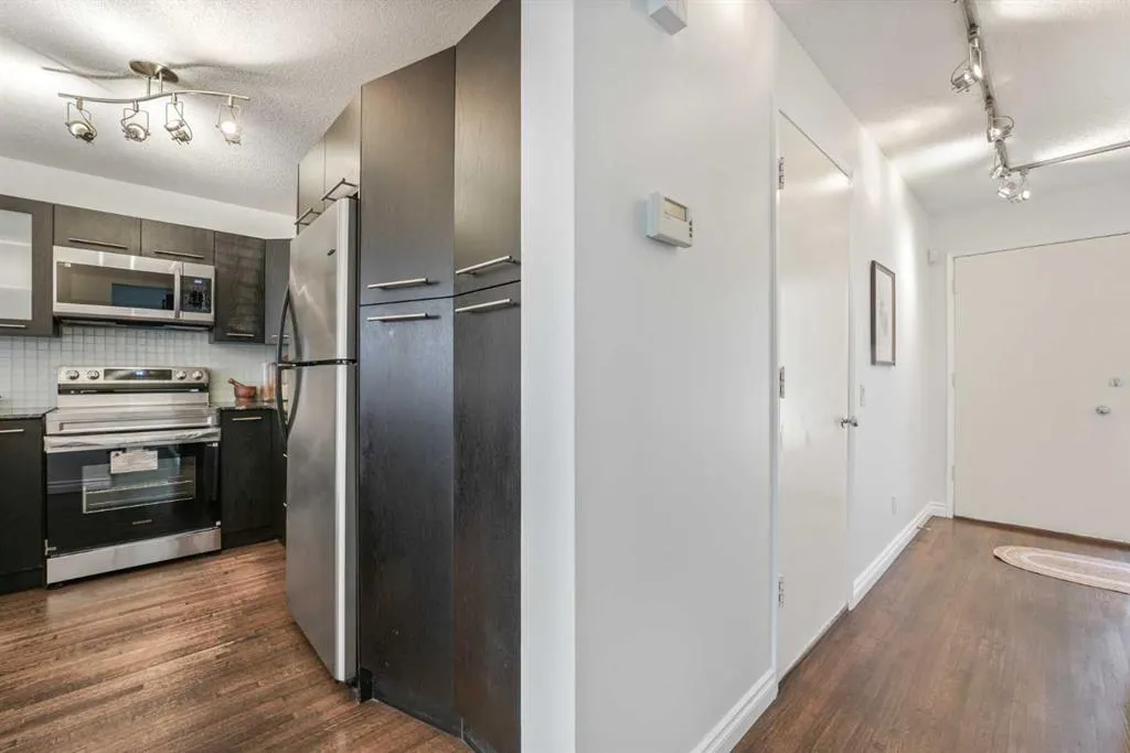 2815 Palliser Drive SW #6