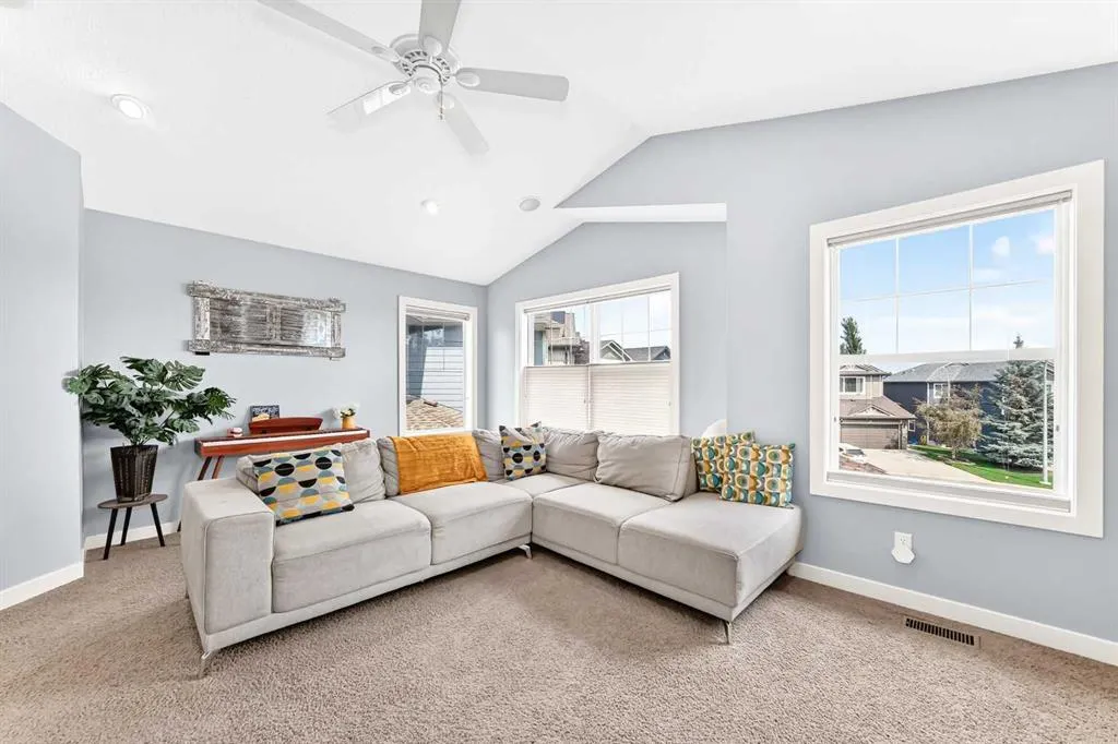 23 Everoak Bay SW