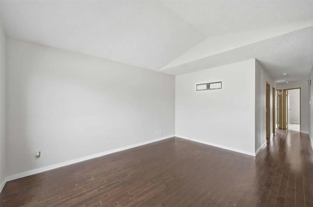 11 Martinwood Road NE