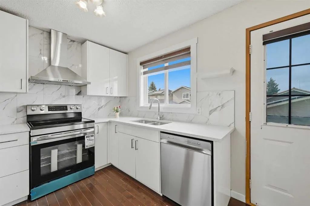 11 Martinwood Road NE