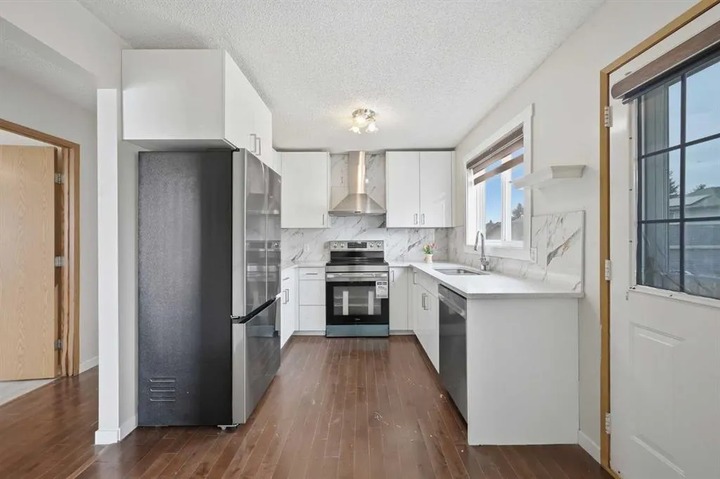 11 Martinwood Road NE