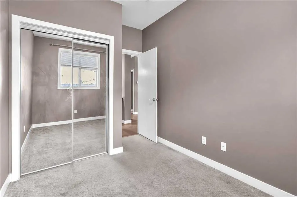 22 Auburn Bay Link SE #210