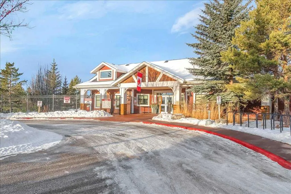 22 Auburn Bay Link SE #210