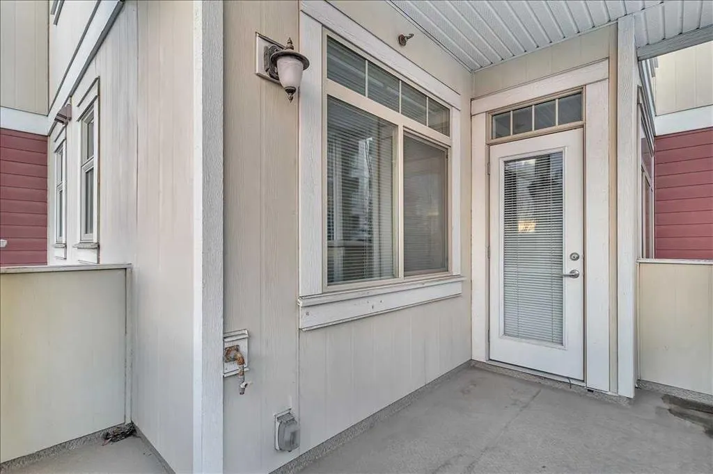 22 Auburn Bay Link SE #210