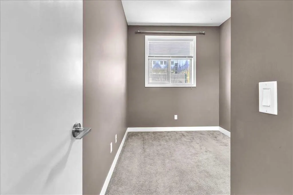 22 Auburn Bay Link SE #210